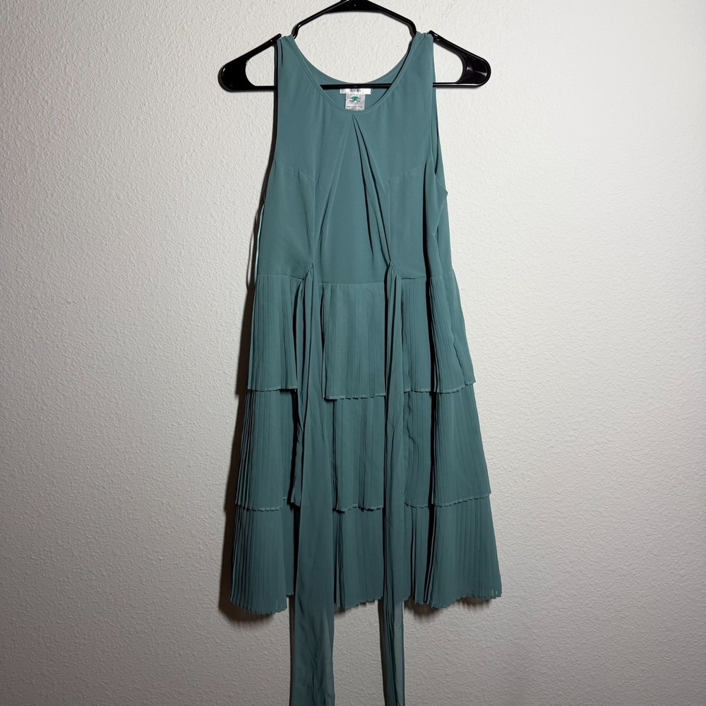 Esley Tiered Shift Mini Dress Womens Dusty Green Pleated Ruffle Sleeveless Party